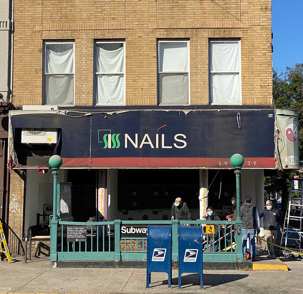 Nail salon graham and Metropolitan is gutted