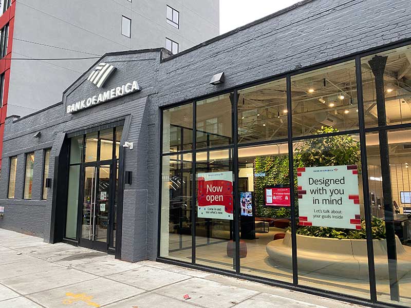 Bank of America finally opens a branch in Williamsburg. Wow, how many times would I have wanted a bank of ameirca ATM on my way to one of those cash only venues on the waterfront.