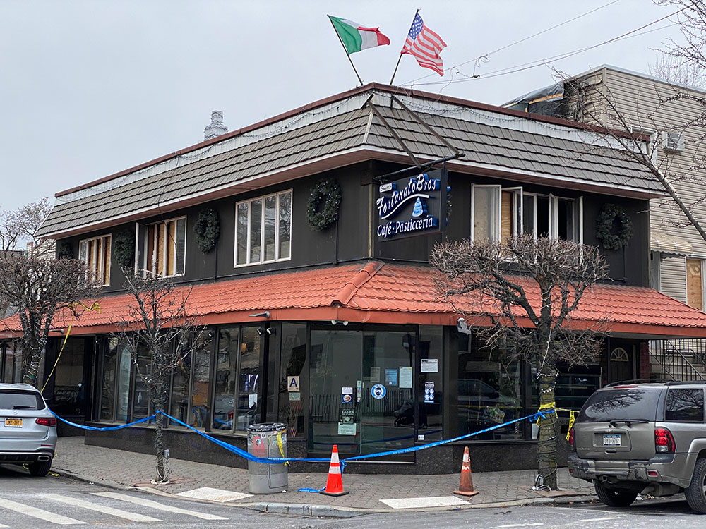 Fortunato Brothers in Williamsburg sells Italian pastry