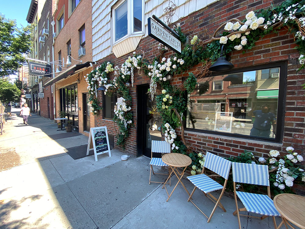 Garden Carver in Williamsburg on Grand Street with outdoor tables