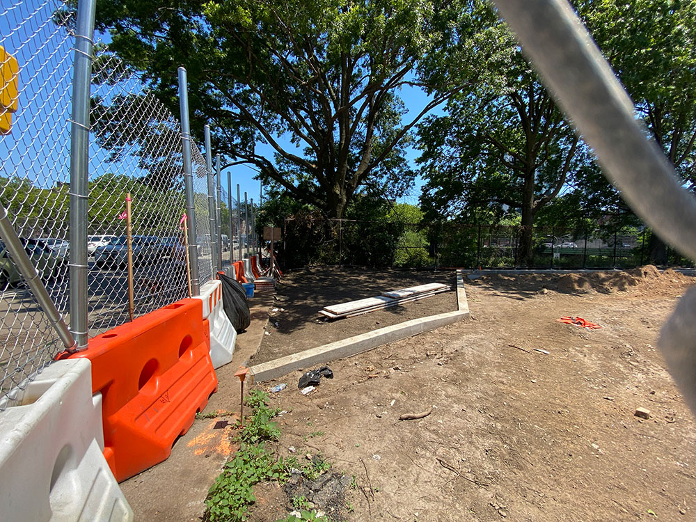 Construction begins at Marcy Green, a park loverlooking the BQE in Williamsburg