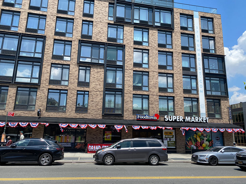 Foodtown on Metropolitan Avenue by Graham Avenue replaces Brooklyn Harvest